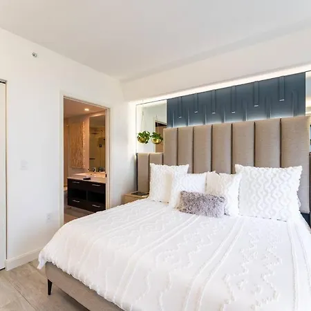 Luxurious Condo In Heart Of Brickell